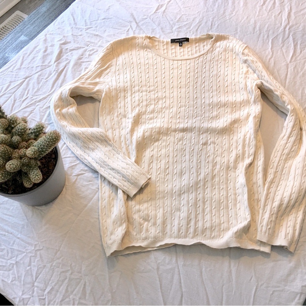 Jones studio. Cream coloured sweater. Xl